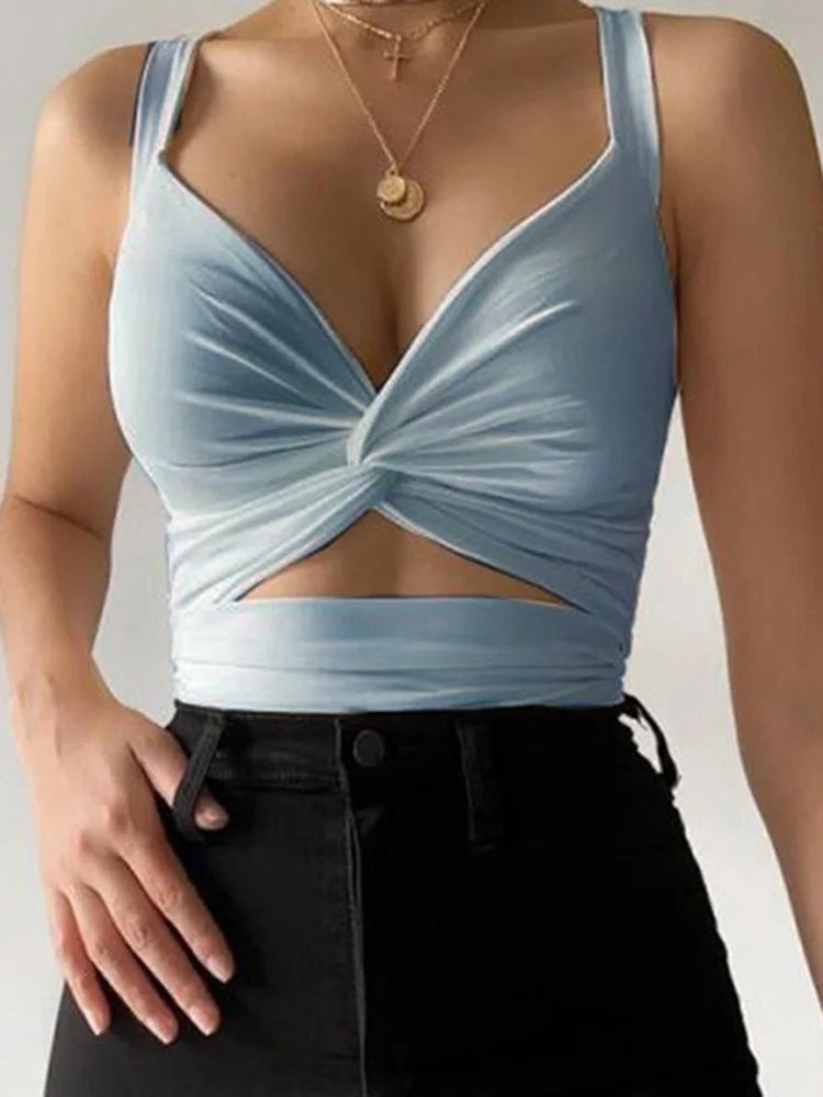 The viral twist crop everyone is wearing 🤎

• Soft ribbed fabric - stretchy & breathable
• Flattering knot front - looks good with jeans or skirt
• Perfect for summer, gym, or going out
• Color: Mocha Brown

Size: S, M, L available
